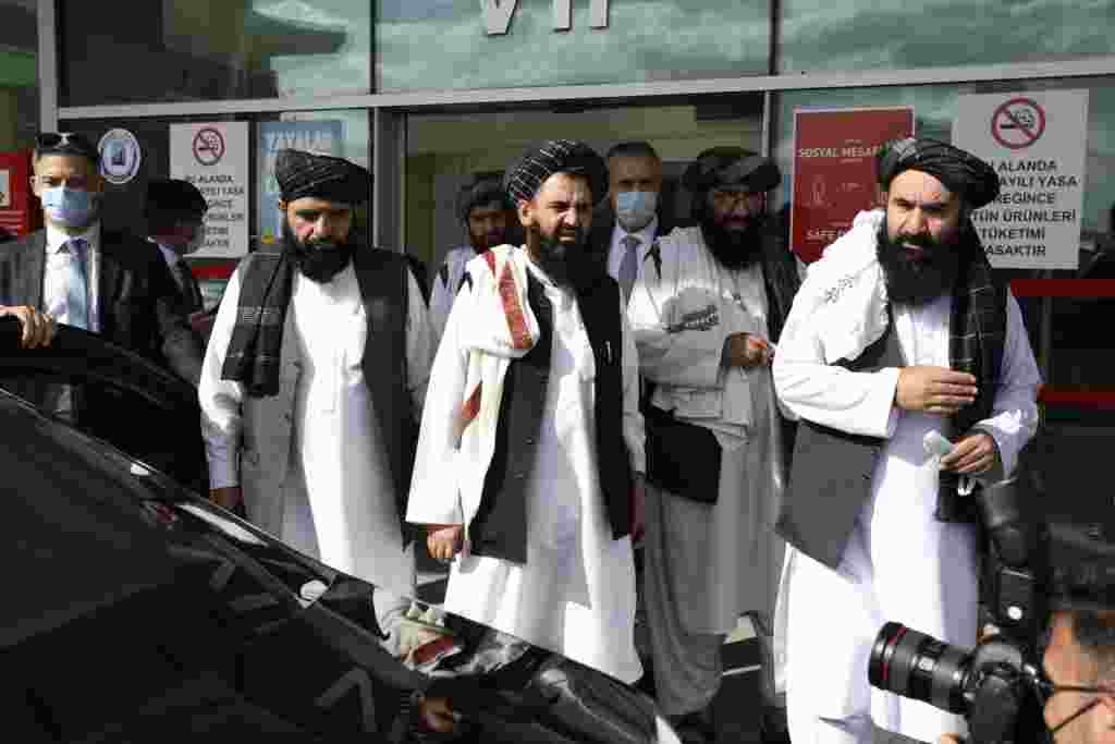 Xarici işlər naziri vəzifəsini icra edən Əmir Xan Muttaqinin başçılıq etdiyi Taliban heyəti Ankaranın Esenboğa hava limanında 