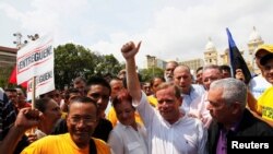 Juan Pablo Guanipa (C), elected governor of Zulia state, attends a rally with supporters in Maracaibo, Venezuela October 24, 2017.