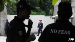 Pakistani security personnel stand alert outside the US consulate in Lahore, August 9, 2013. 