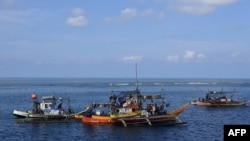 အငြင်းပွားရေပိုင်နက်အနီး ရပ်နားထားတဲ့ ဖိလစ်ပိုင် ငါးဖမ်းစက်လှေ