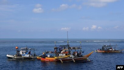 Các tàu cá Philippines đang đánh bắt gần bãi cạn Scarborough