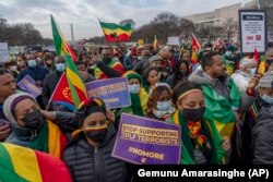 Des partisans du Premier ministre éthiopien Abiy Ahmed participent à une manifestation à Washington, vendredi 10 décembre 2021.