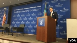 Ambassador Richard Olson, the U.S. special representative for Afghanistan and Pakistan, speaks Sept. 29, 2016, at an event organized by the Paul H. Nitze School of Advanced International Studies at Johns Hopkins University. (H. Alikoza/VOA) 