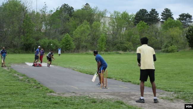 One of the 24 cricket teams in Kansas City practices on a shared field in the town of Olathe (R. Taylor/VOA)