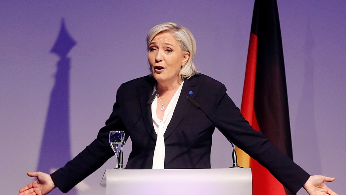 French elections: Marine Le Pen vows to suspend immigration to