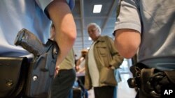 دولت آلمان با نگرانی از حملات تروریستی در داخل کشور، تدابیر امنیتی را در فرودگاه‌ها و مبادی ورودی تشدید کرده است. 