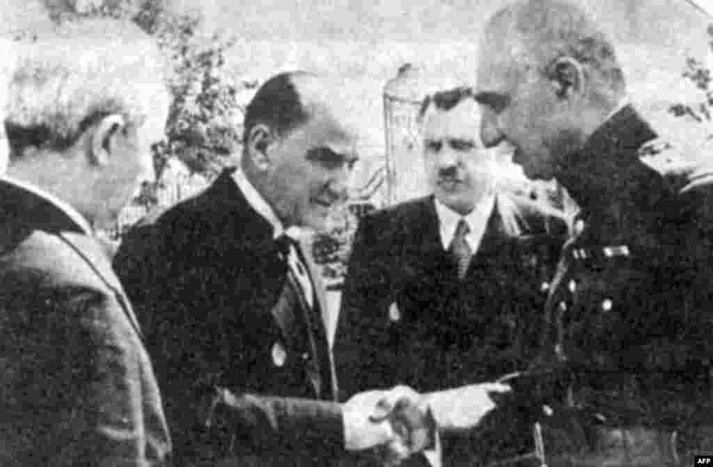 Atatürkün İran şahı ilə görüşü
