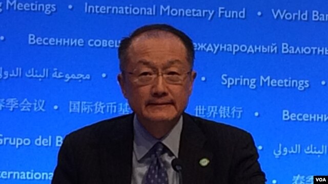 El presidente del Banco Mundial, Jim Yong Kim, dice que se necesita "un modelo de crecimiento económico que saque de la pobreza a los más pobres en lugar de enriquecer solo a los más ricos".