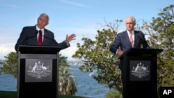 El vicepresidente estadounidense Mike Pence habla durante una conferencia de prensa conjunta con el primer ministro australiano, Malcolm Turnbull, en Sydney, el 22 de abril de 2017. Pence y Turnbull unen fuerzas para instar a China a hacer más para presión sobre Corea del Norte.