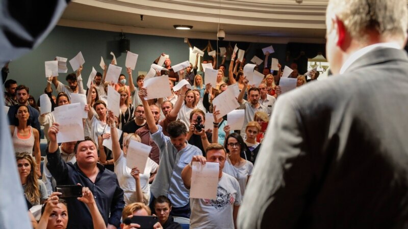 Belarus Removes Theater Director for Supporting Protests