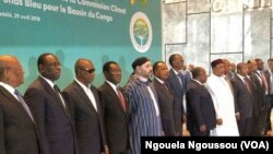 Le roi du Maroc Mohammed VI, au centre, entouré d'autres chefs d'Etat à Brazzaville, le 29 avril 2018. (VOA/Ngouela Ngoussou)