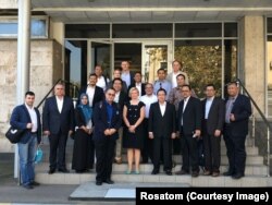 Delegasi PT Perusahaan Listrik Negara (PLN) Persero, yang dipimpin oleh Direktur Bisnis Jawa Timur dan Nusa Tenggara Djoko R. Abumanan, mengunjungi fasilitas Rosatom, perusahaan energi atom milik negara Rusia, di Rusia, 6 September 2018. (Foto: Rosatom)