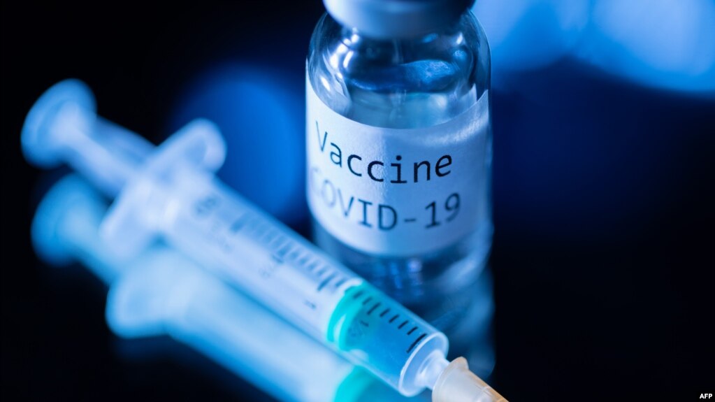 Une bouteille de vaccin contre le Covid-19 en essai clinique, le 17 novembre 2020.