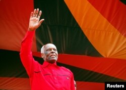 Outgoing Angolan President Jose Eduardo dos Santos greets crowds at the ruling MPLA party's final election rally in Luanda, Aug. 19, 2017.