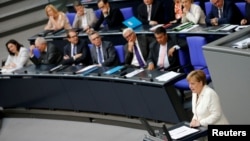 German Chancellor Angela Merkel (R) delivers a government declaration on the consequences of the Brexit vote at the lower house of parliament Bundestag in Berlin, Germany, June 28, 2016. 