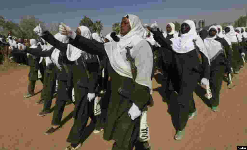 Women members of the Popular Defense Forces march during their 22nd anniversary celebrations, in Khartoum December 13, 2011. REUTERS/Mohamed Nureldin Abdallah (SUDAN - Tags: ANNIVERSARY MILITARY)