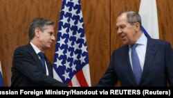 ARHIVA - Entoni Blinken i Sergej Lavrov na sastanku u Ženevi, 21. januara 2022. (Foto: Reuters/Russian Foreign Ministry/Handout) 