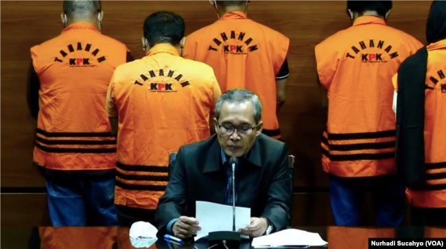 Wakil Ketua KPK, Alexander Marwata, dalam tangkapan layar, menyatakan enam orang dijadikan tersangka dalam kasus ini. (Foto: VOA/Nurhadi)