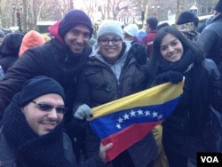 Venezuelans Graciela, center Wilfred front left and their cousins are first-time spectators at the Macy's Thanksgiving parade, in New York, Nov. 28, 2013. (Photo Sandra Lemaire )