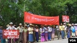 လက်ပံတောင်းကြေးနီစီမံကိန်းကို ဒေသခံများ ဆန့်ကျင် ကန့်ကွက် ဆန္ဒပြစဉ်။ (၂၀၁၂) 