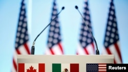 Bandeiras do Canadá, México e Estados Unidos. 