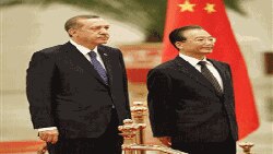 中国总理温家宝（右）4月9日在北京会晤到访的土耳其总理埃尔多安