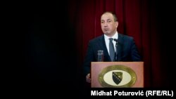 Ministar vanjskih poslova Igor Crnadakt reba da odgovori na zahtjev za izdavanje vize košarkašima Kosova