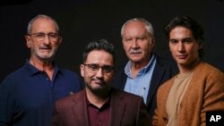 De izquierda a derecha, Gustavo Zerbino, el director J. A. Bayona, el escritor Pablo Vierci, y el actor Enzo Vogrincic posan para un retrato para promover la película "La sociedad de la nieve" el viernes 27 de octubre de 2023, en Los Ángeles. 