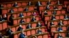 Život sa "osmim putnikom": Poslanici u italijanskom parlamentu u jeku pandemije korone virusa (Foto: AP)