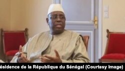 President Macky Sall na bureau na ye na Dakar, Sénégal, 4 avril 2019. (Facebook/Présidence de la République du Sénégal)