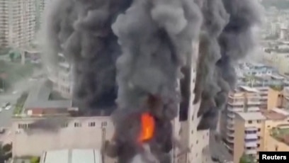 Fire k!lls 16 people in China shopping mall 