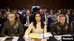 3월 18일 제임스 애덤스 국방정보국(DIA) 국장, 털시 개버드 국가정보국(DNI) 국장, 윌리엄 하트만 국가안보국(NSA) 국장 대행이 미 상원 정보위원회 청문회에 출석하여 증언하고 있다. 