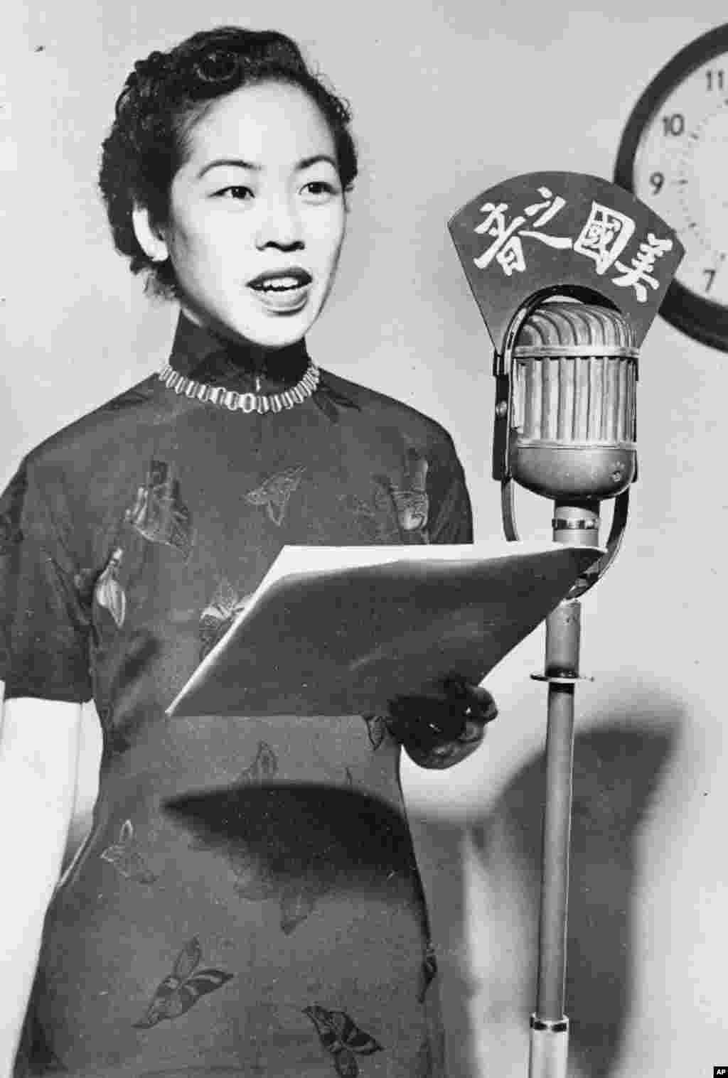 老照片回顾：美国之音中文广播70年