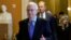 Lide Minorite Sena Etazini Mitch McConnell ki reprezante eta Kentucky. Li se yon Republiken. 