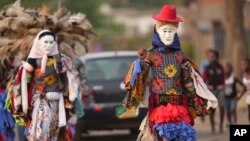 Gule Wamkulu dance secretive society members in gory masks and colorful outfits walk on the streets enroute to their ritual dance performance in Harare, Zimbabwe, Saturday,Oct, 23, 2022. (AP Photo/Tsvangirayi Mukwazhi)