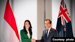 Presiden Joko Widodo dan Perdana Menteri Selandia Baru Jacinda Ardern melangsungkan pertemuan di sela KTT APEC di Bangkok, Thailand, pada 18 November 2022. (Foto: Biro Setpres RI)