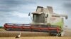 Архівне фото серпня 2022 року. Збір врожаю пшениці поблизу селища Згурівка, Україна