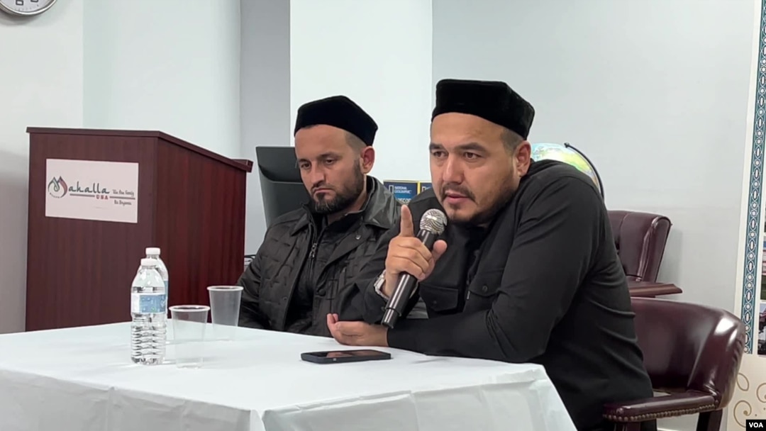 Farg’ona viloyati, Toshloq tumani bosh imom xatibi Shukrulloh Egamberdiyev (o'ngdan) va Samarqand shahar “Namozgoh” masjidi imom-xatibi Qamariddin Bahriyev shu kunlarda AQSh bo'ylab, vatandoshlar bilan uchrashmoqda 