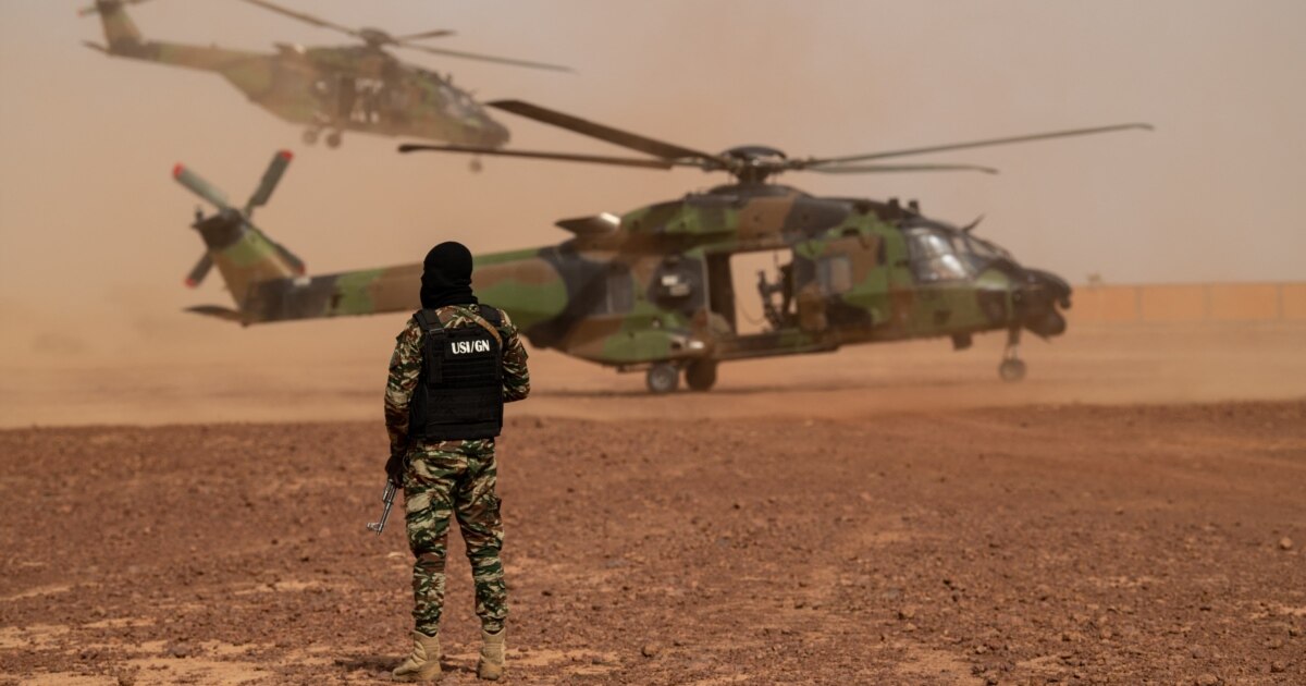 HOTCHKISS PL 20 ARMEE DU NIGER CONDUITE A DROITE - ELIGOR 1/43 Ref