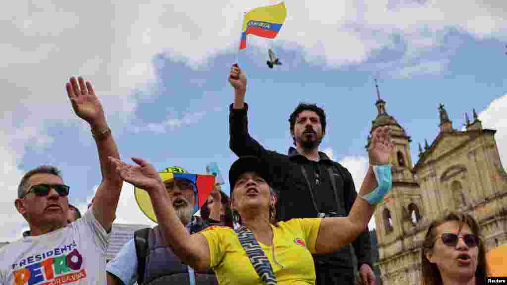 Partidarios del presidente de Colombia, Gustavo Petro, mostraron su felicidad por el trabajo hecho en sus 100 días de gobierno.