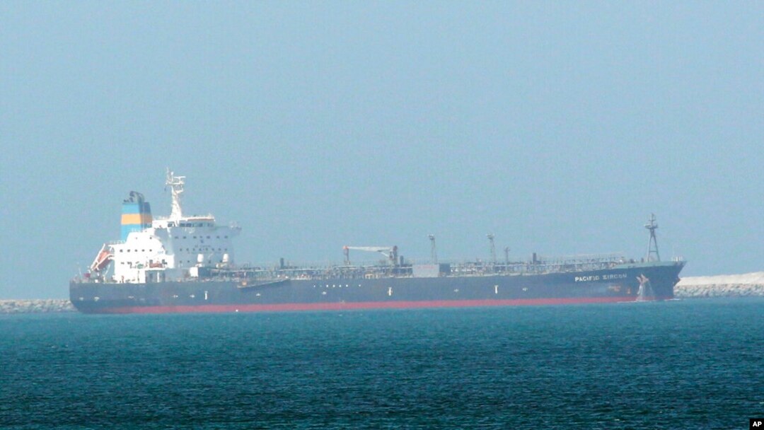 Kapal tanker Pacific Zircon yang dioperasikan oleh perusahaan yang berbasis di Singapura Eastern Pacific Shipping terlihat berada di pelabuhan Jebel Ali, Dubai. (Foto: AP/Nabeel Hashmi)