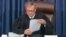 Chánh án Tối cao Pháp viện Mỹ John Roberts chủ trì các phiên họp luận tội Tổng thống Donald Trump tại Thượng viện.
