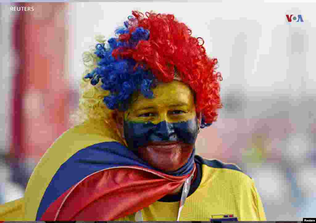 Un hincha ecuatoriano posa afuera del estadio antes del partido REUTERS/Hamad I Mohammed