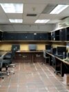Sala de redacción vacía de la radio venezolana RCR. En otros tiempos estuvo llena de empleados. [Foto: Nicole Kolster]
