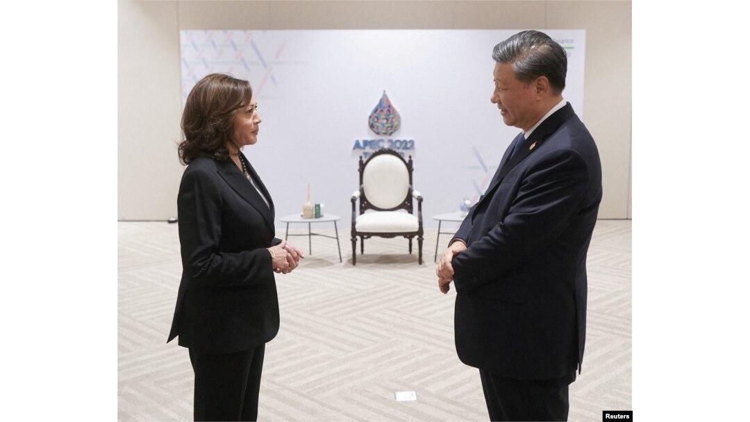 Vitse-prezident Kamala Harris Xitoy rahbari Si Zinpin bilan, Bangkok, 19-noyabr, 2022