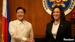 美国副总统哈里斯2022年11月21日在马尼拉会见了菲律宾总统小费迪南德·马科斯(Ferdinand Marcos Jr.)。（路透社）
