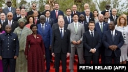 Photo de famille des dirigeants qui ont pris part au 18e Sommet des pays francophones à Djerba, en Tunisie, le 19 novembre 2022.