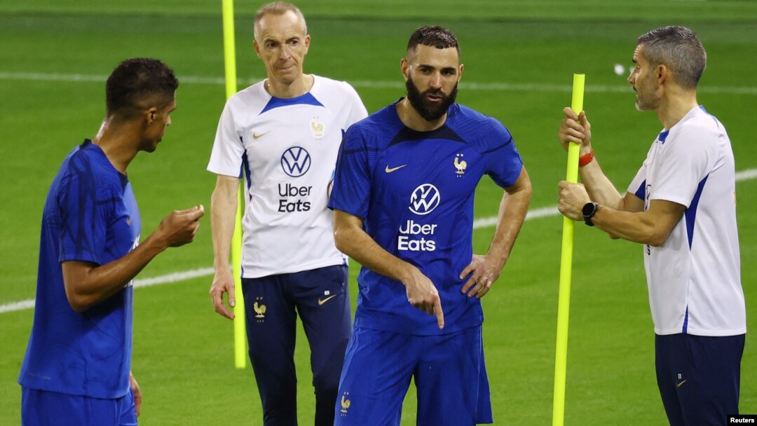 Jwe Franse Karim Ben Zema pandan antrenman ekip la nan Qatar, 17 Nov. 2022. 