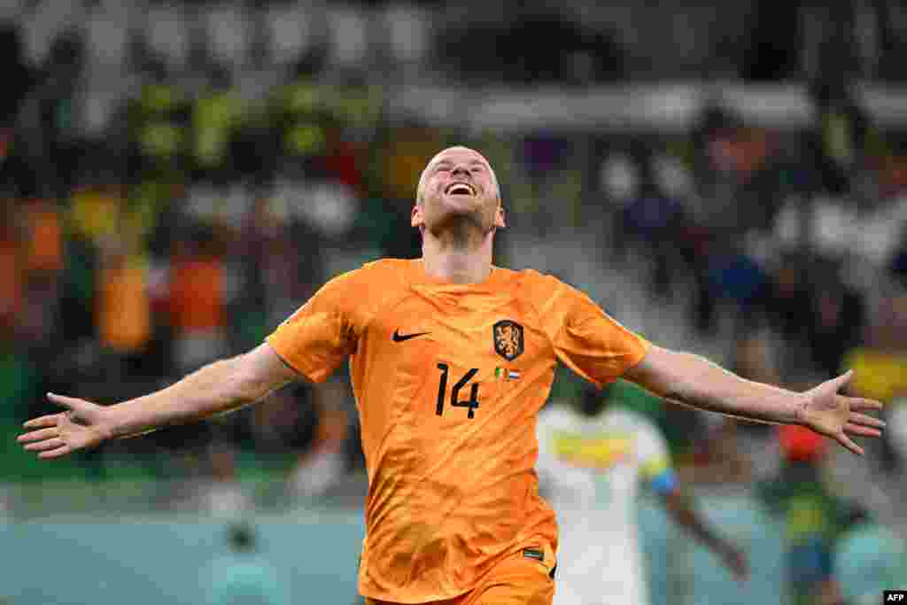Milieu ya terrain ya Netherland #14 Davy Klaassen azali kosepela nsima na kotia mongete na match ya yambo ya groupe A ya Mondial Qatar 2022 na Sénégal, stade Al-Thumama, Doha, 21 novembre 2022. (Photo OZAN KOSE / AFP)