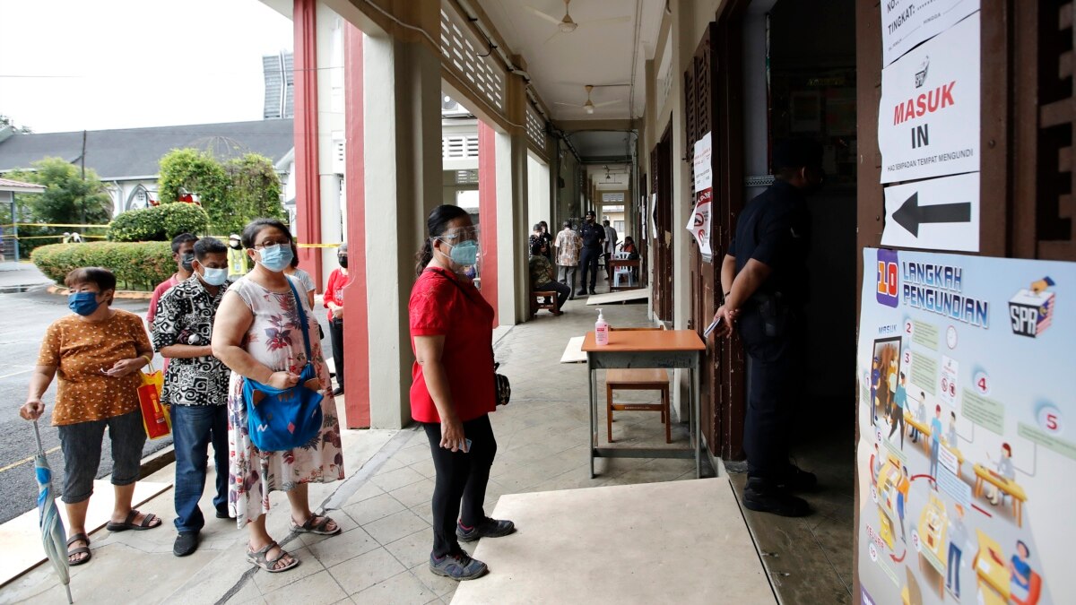 Malaysians Vote in Tight Race as Old Party, Reformers Clash - Vimarsana News